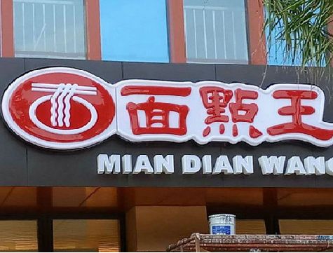 云和户外招牌怎么选材质能防雨防晒不褪色？